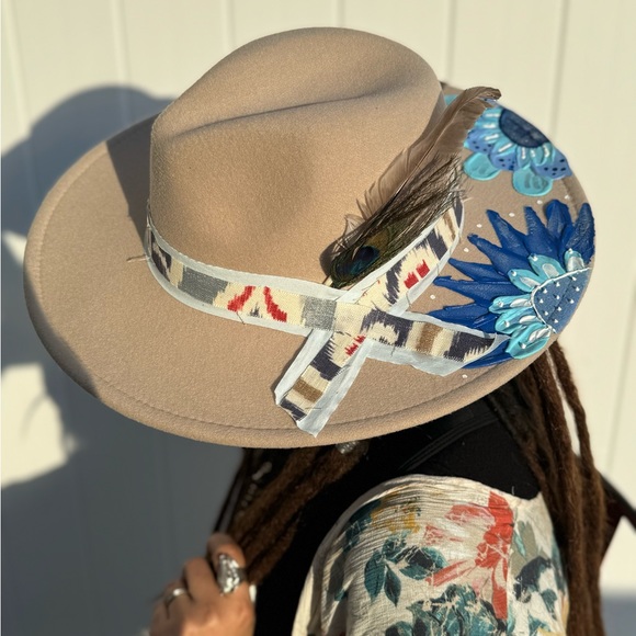 Hand painted hat - Picture 3 of 10